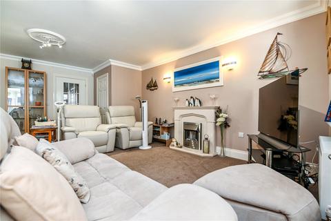 17 Atkinson Close, Barton On Sea, New Milton, BH25 7FF