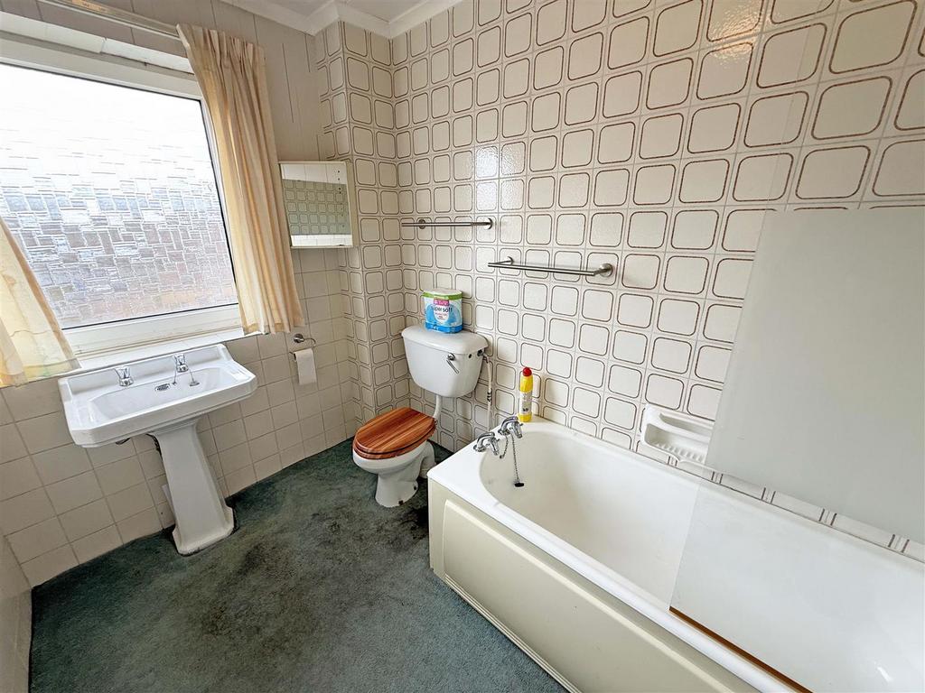 Newlands Bathroom.jpg