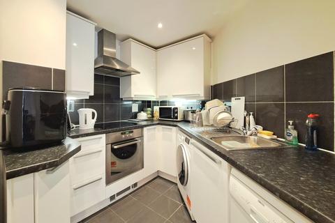 2 bedroom flat for sale, High Street, Feltham TW13