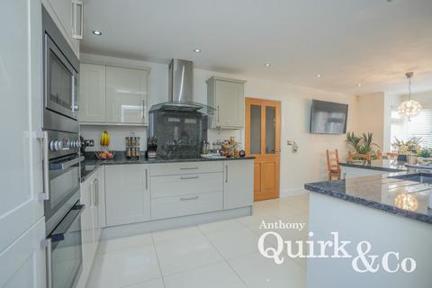 4 bedroom detached house for sale, Church Parade, Canvey Island, SS8