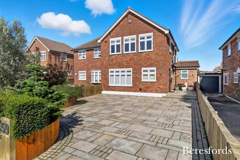 Avon Road, Upminster, RM14