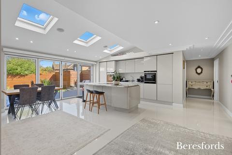 3 bedroom semi-detached house for sale, Avon Road, Upminster, RM14