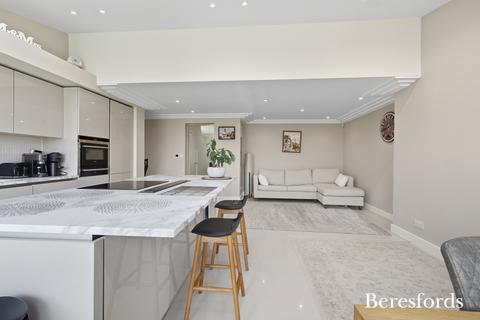 3 bedroom semi-detached house for sale, Avon Road, Upminster, RM14