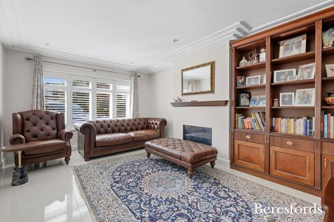 3 bedroom semi-detached house for sale, Avon Road, Upminster, RM14