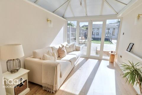3 Cornhill Avenue, Hockley, SS5 5BY