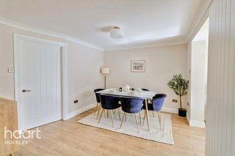 3 Cornhill Avenue, Hockley, SS5 5BY