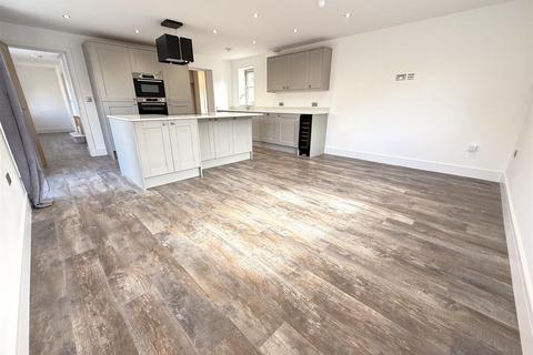 4 bedroom detached house for sale, Grantham Road, Bottesford