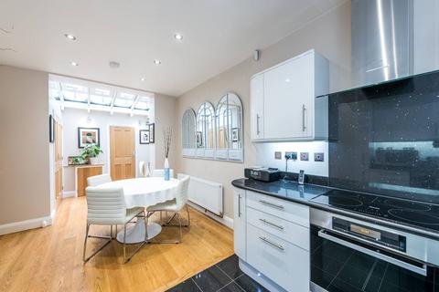 3 bedroom house to rent, Winchester Street, Pimlico, London, SW1V