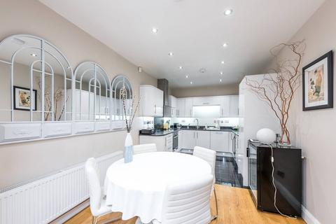 3 bedroom house to rent, Winchester Street, Pimlico, London, SW1V