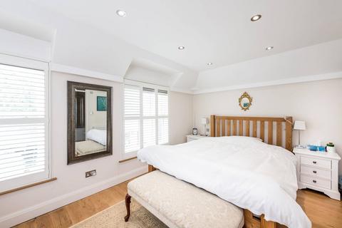 3 bedroom house to rent, Winchester Street, Pimlico, London, SW1V