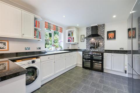 5 bedroom detached bungalow for sale, Garlichill Road, Epsom