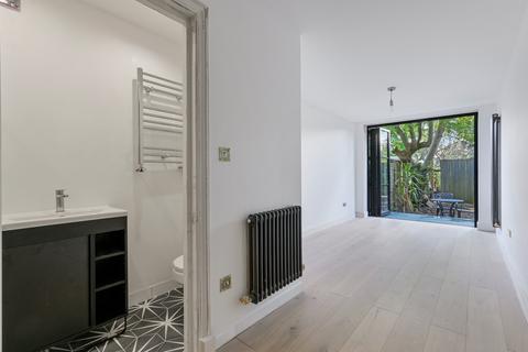 2 bedroom flat to rent, 539 Chiswick High Road, London W4