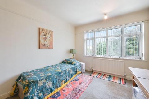 37 Elmwood Drive, Epsom, KT17 2NL