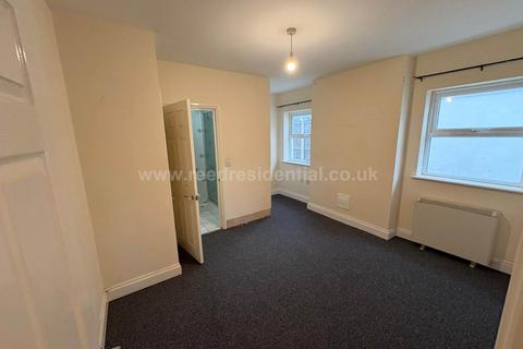 1 bedroom flat to rent, Standown Avenue, Westcliff On Sea
