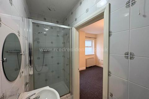1 bedroom flat to rent, Standown Avenue, Westcliff On Sea