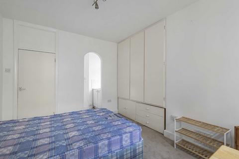 Studio to rent, Hunter Street, London WC1N