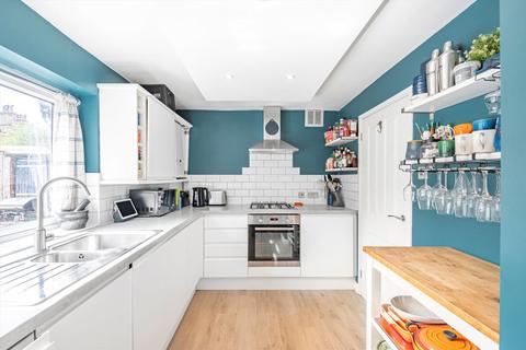 3 bedroom flat for sale, Barcombe Avenue, London SW2