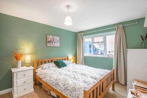 3 bedroom flat for sale, Barcombe Avenue, London SW2