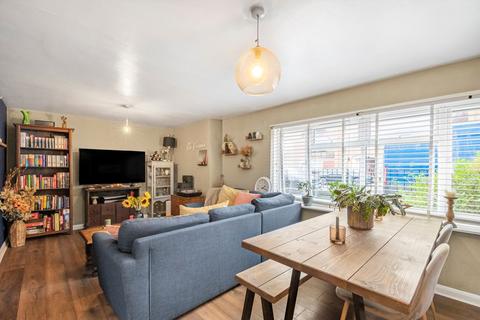 3 bedroom flat for sale, Barcombe Avenue, London SW2