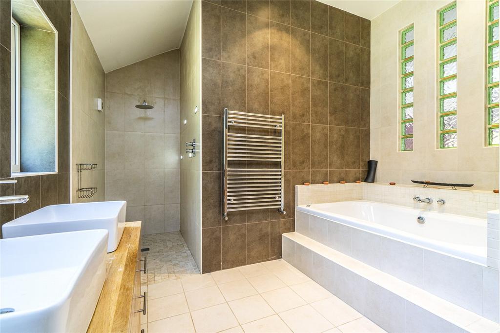 En-Suite Bathroom