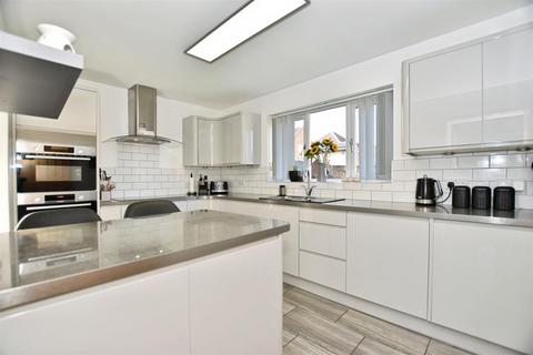 4 bedroom detached house for sale, Taillar Road, Hedon HU12
