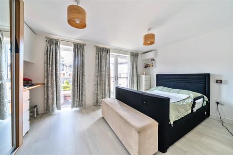 6 Acer Grove, Woking, GU22 9FN