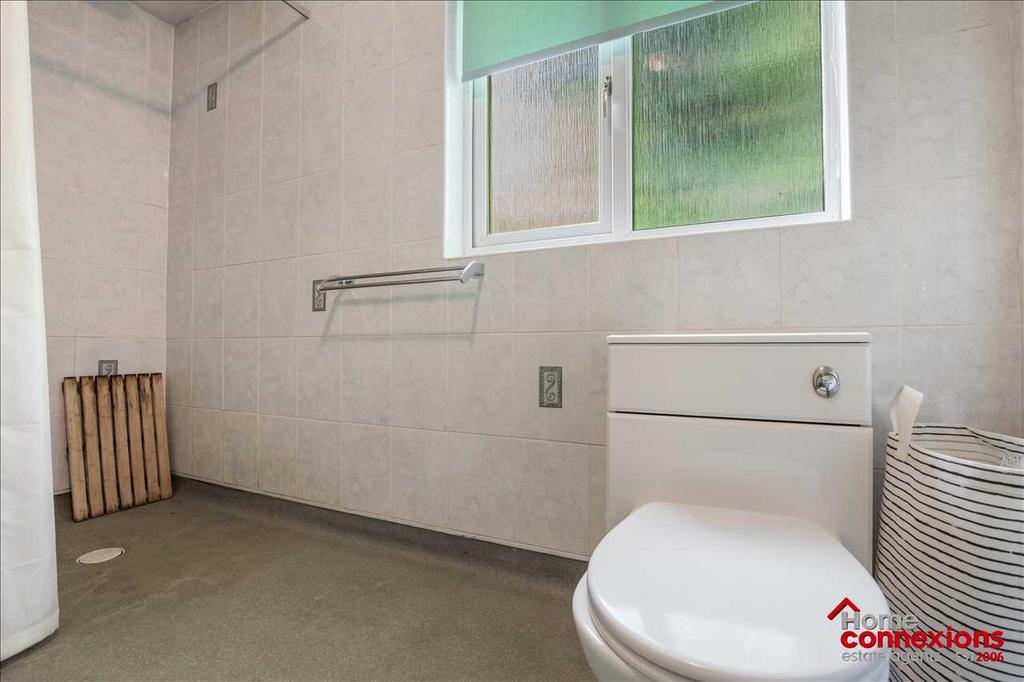 En-suite (2)