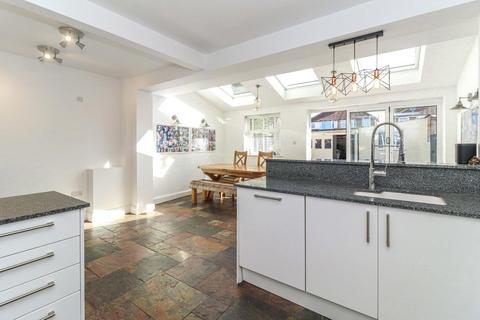 4 bedroom semi-detached house for sale, Meadow Road, Watford WD25