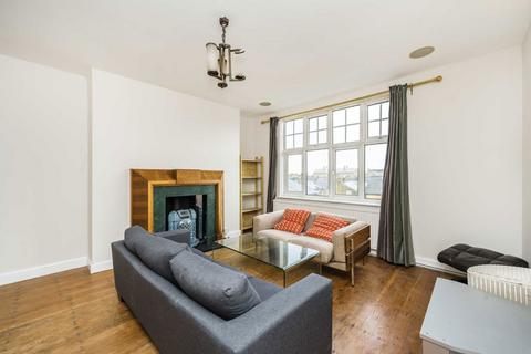 3 bedroom flat to rent, Kings Avenue, London SW4