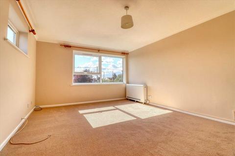 2 bedroom apartment for sale, Elm Tree Avenue, Frinton on sea CO13