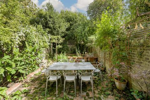 undefined, Finstock Road, London, W10