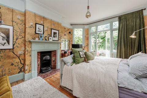 undefined, Finstock Road, London, W10