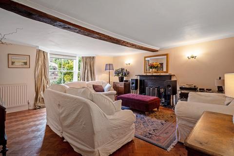 undefined, Main Street Gawcott Nr Buckingham. Buckinghamshire, MK18 4HZ