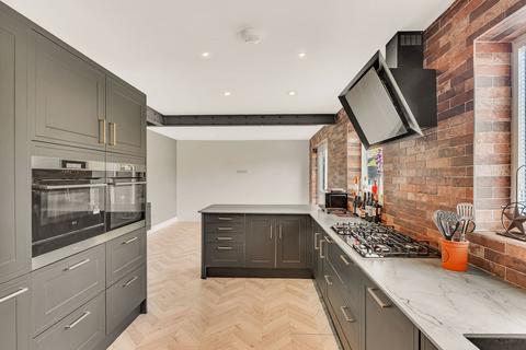 14a Barnstaple Road, Bedford, MK40 3AP
