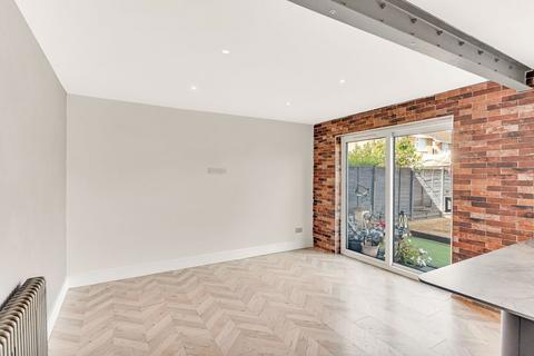 14a Barnstaple Road, Bedford, MK40 3AP