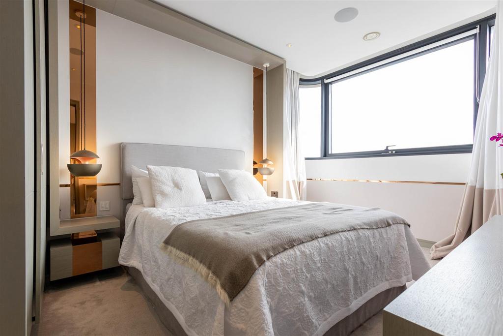 Bedroom 1.jpg