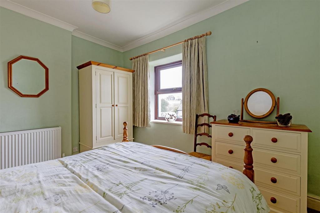 Bedroom 1-2.jpg