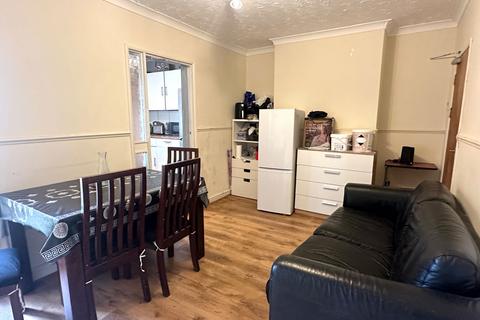 3 bedroom terraced house for sale, Sandhill Road, Northampton NN5