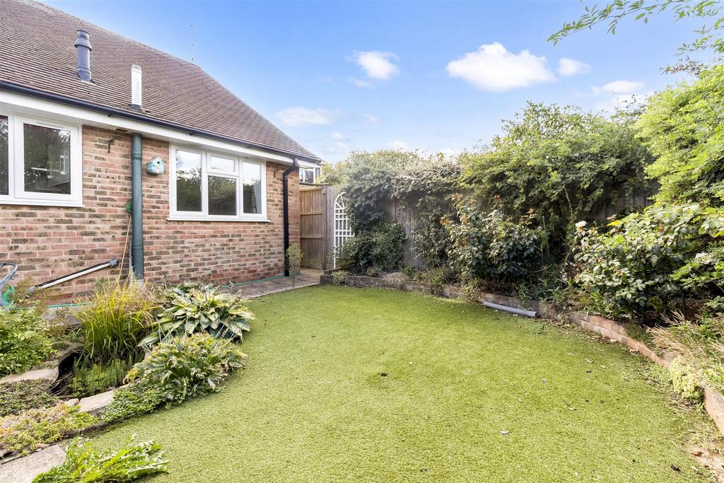 5a Tamarisk Way 018.JPG