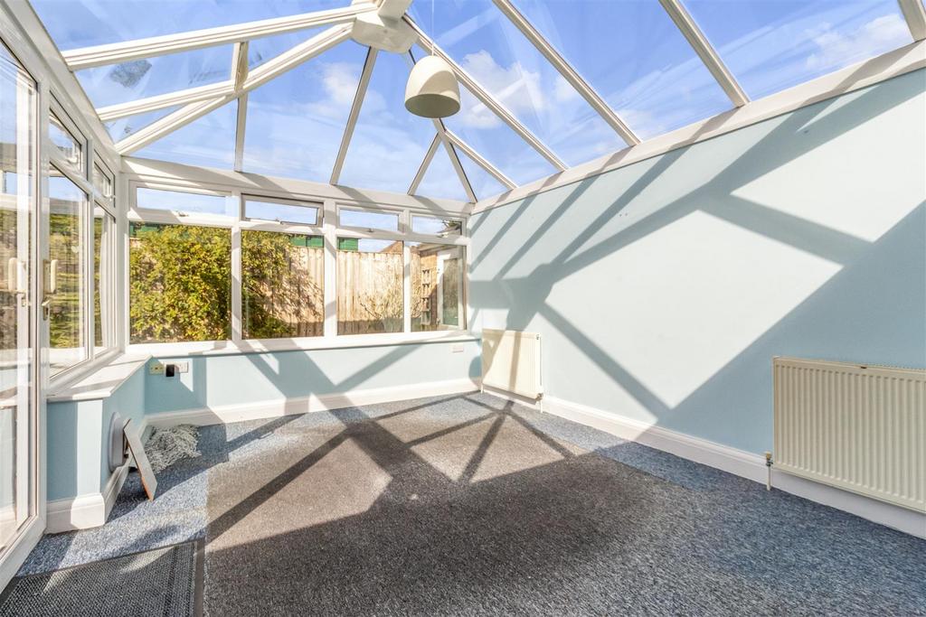 5a Tamarisk Way 016.JPG