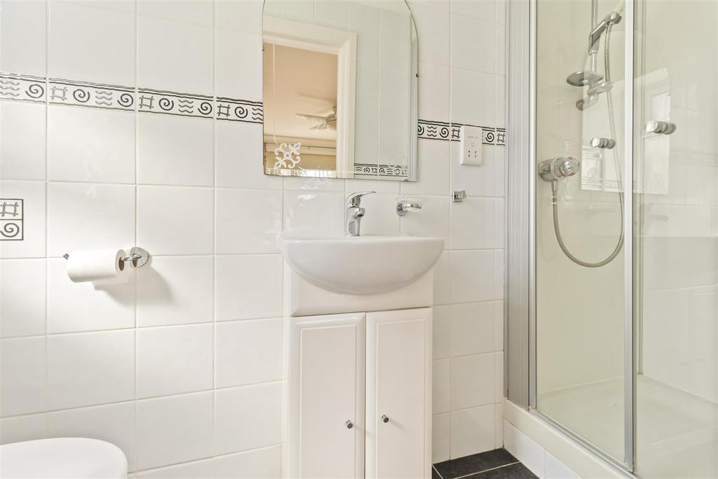 5a Tamarisk Way 010.JPG