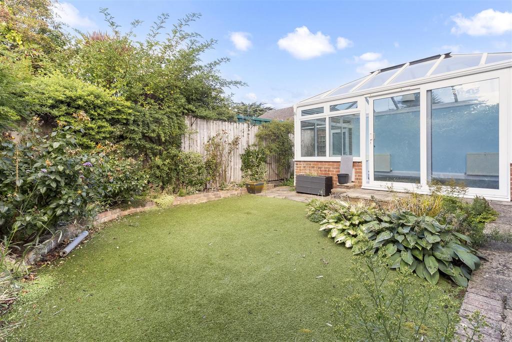 5a Tamarisk Way 019.JPG