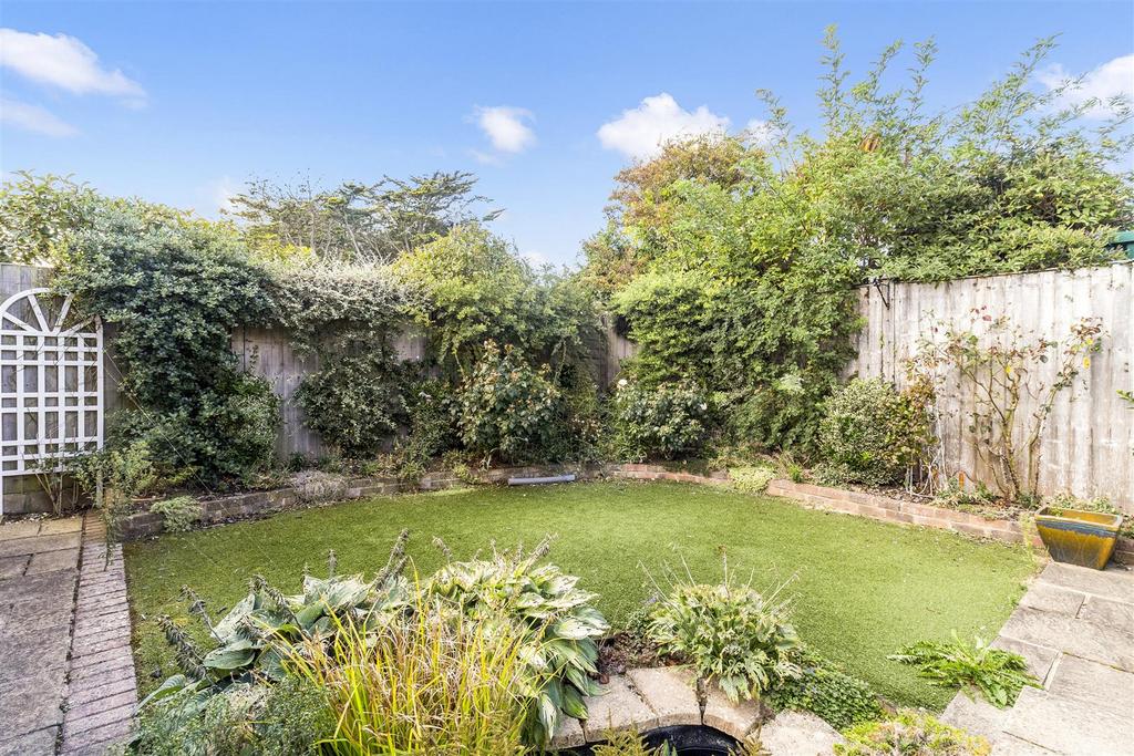 5a Tamarisk Way 020.JPG