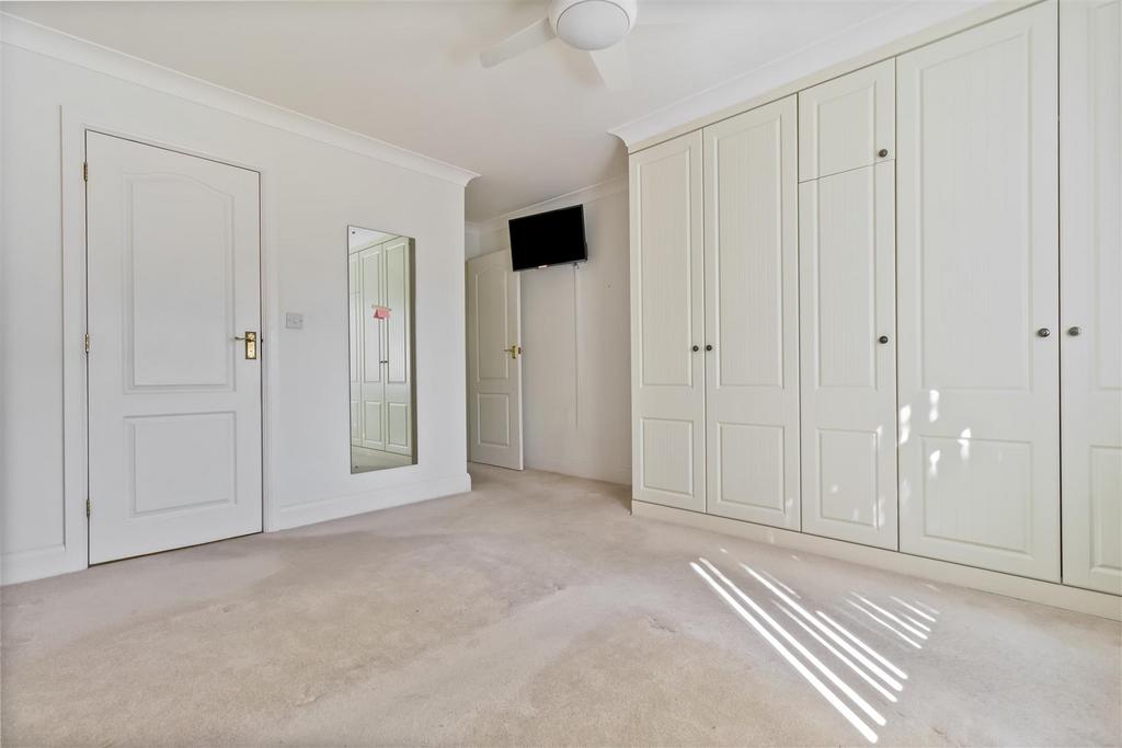 5a Tamarisk Way 009.JPG