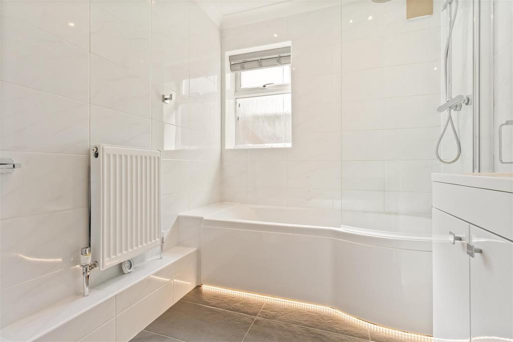 5a Tamarisk Way 011.JPG