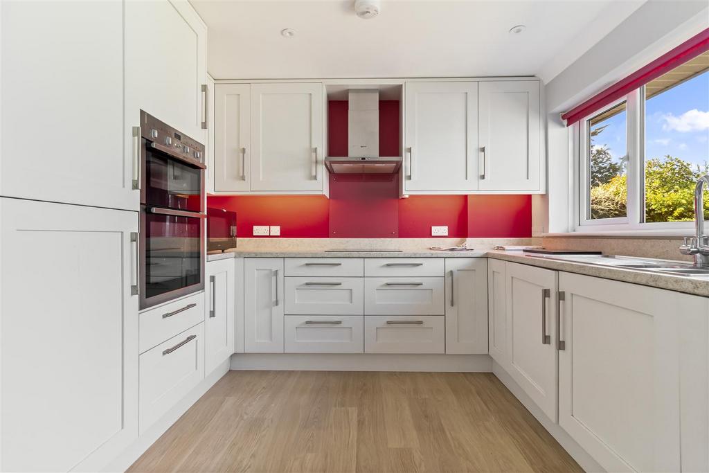 5a Tamarisk Way 014.JPG
