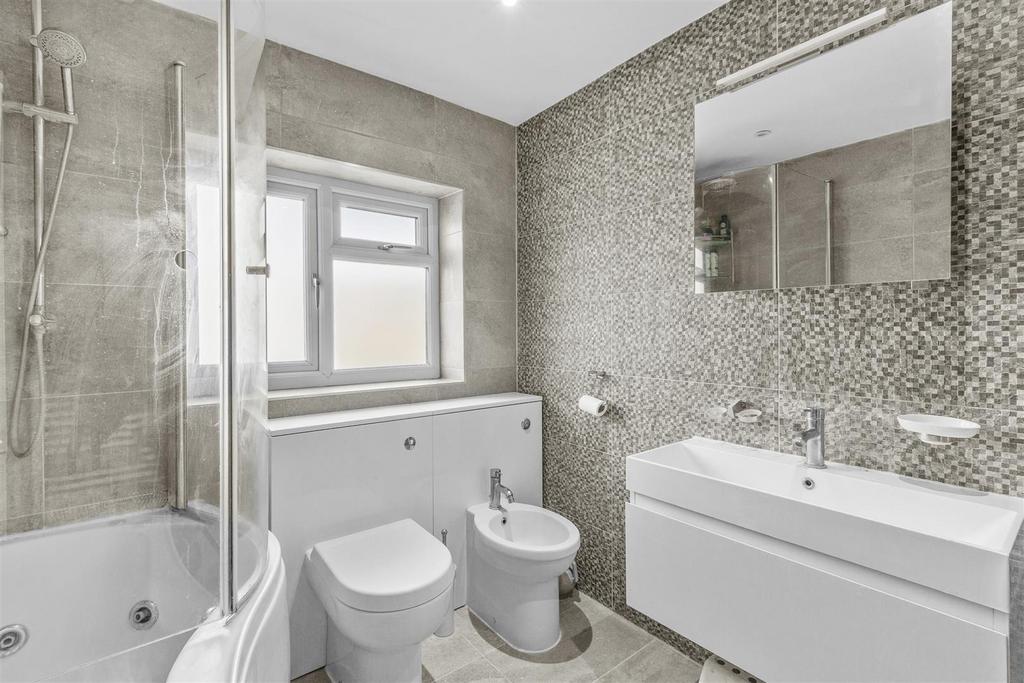 12 Salisbury Road, HP13 6 UL-9.jpg