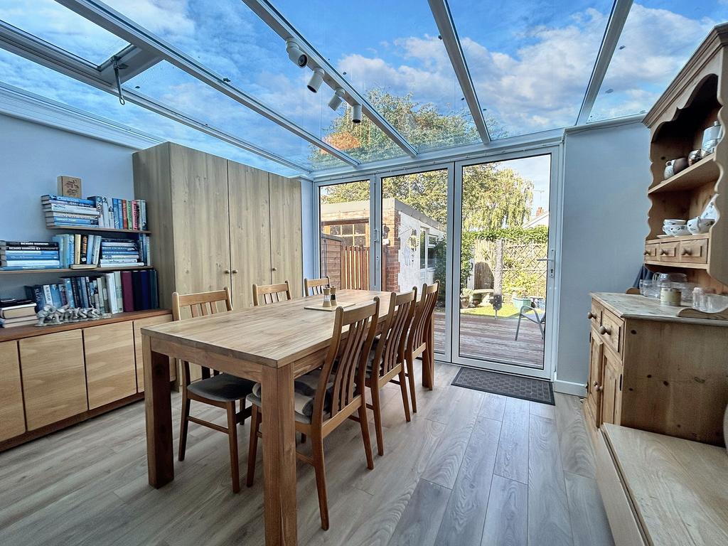 Conservatory/dining room