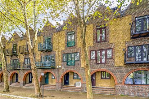 Greenland Quay, London SE16