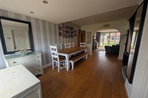 3 bedroom semi-detached house for sale, Portland Crescent, Stourbridge
